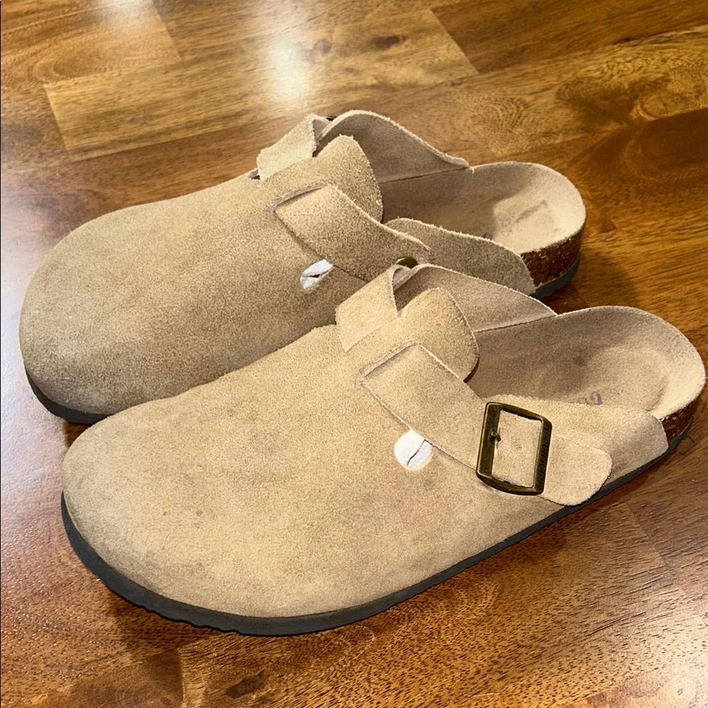 Guoloufei leather suede clogs 8/ 8.5 Men's Beige Slip-On women’s 10/10.5